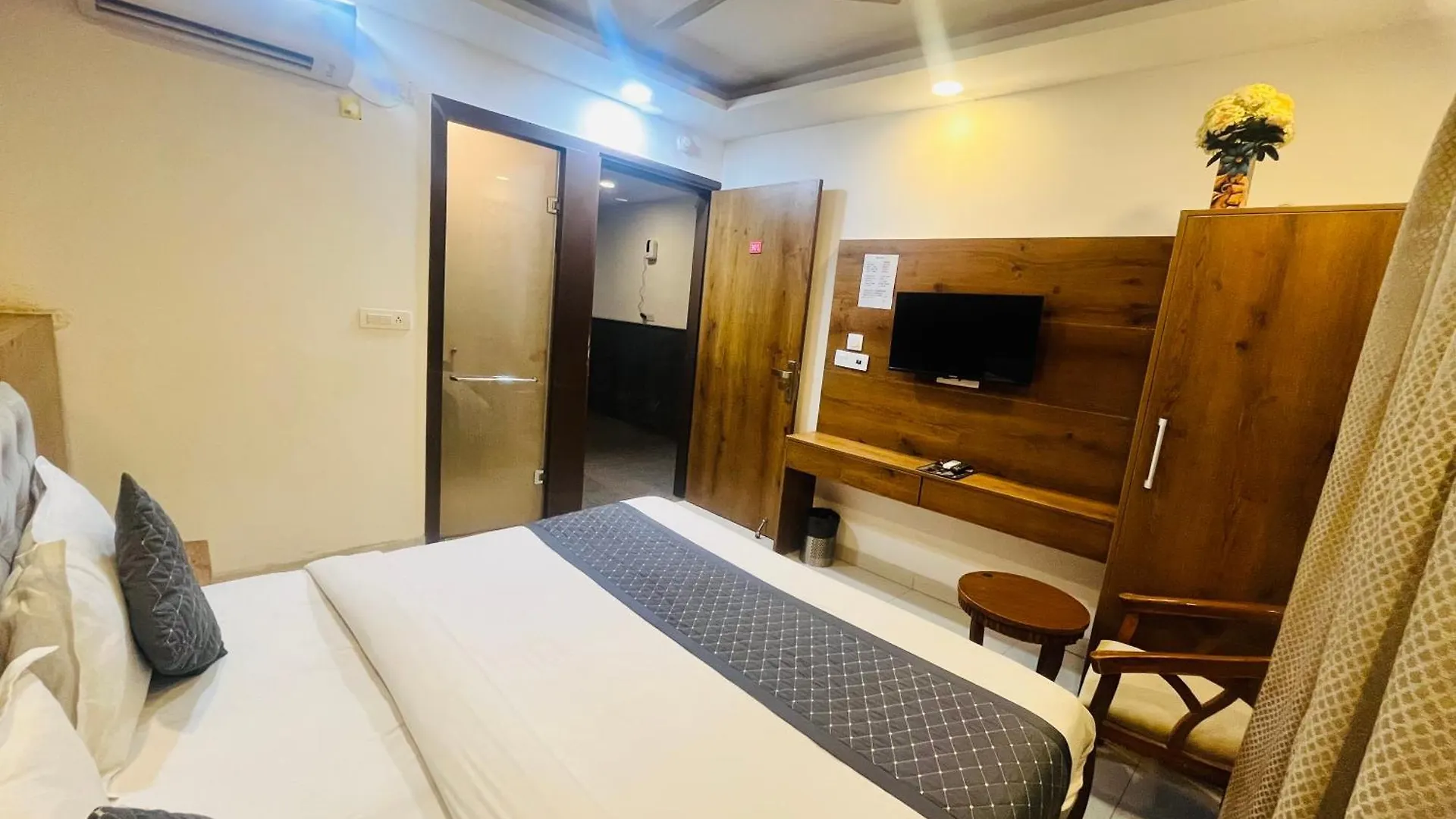 Hotel Olive Near Delhi Airport New Delhi 4*,